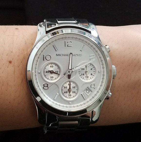 Michael Kors Chronograph Watch - Picture 6 of 8